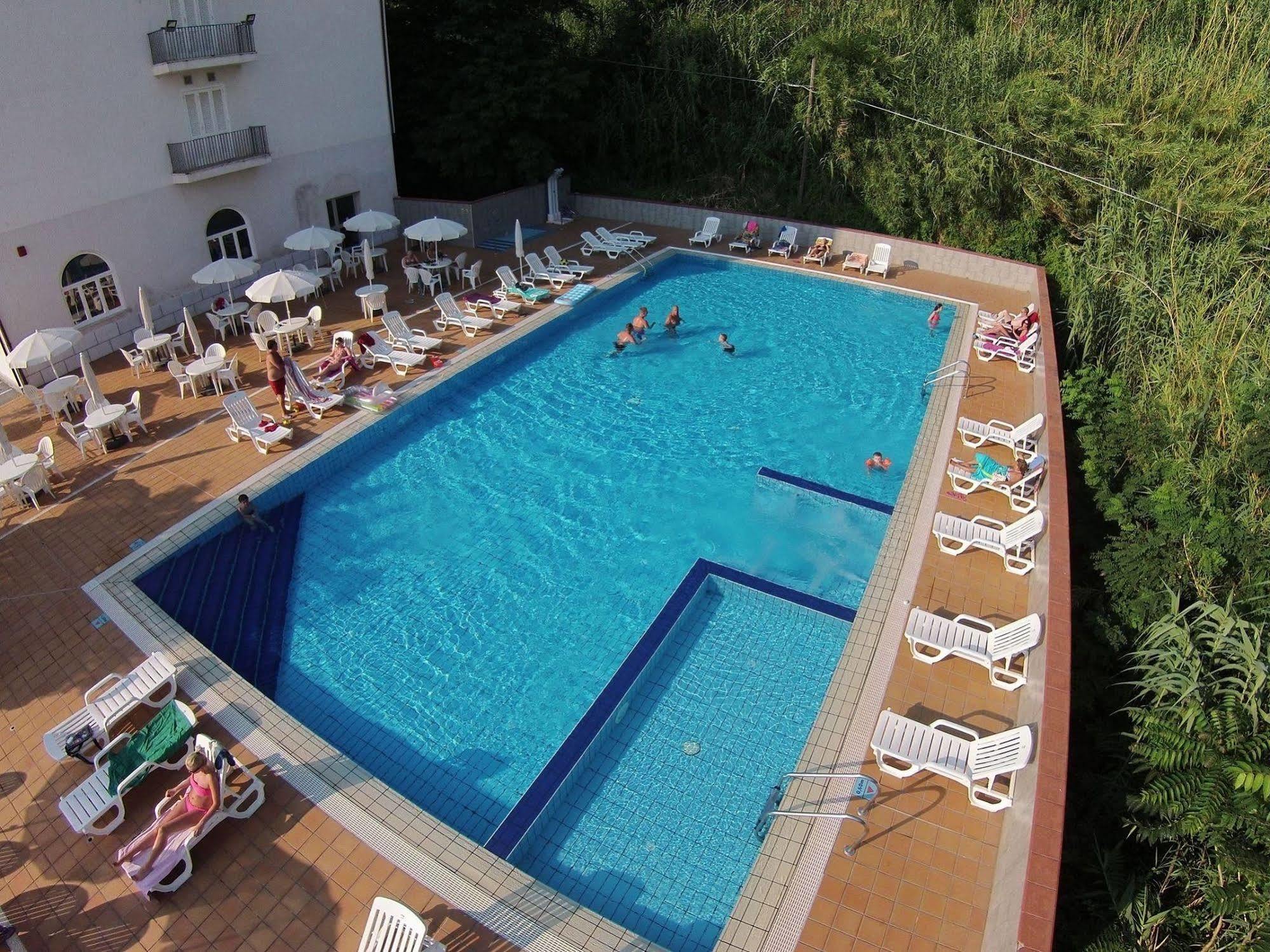 Hotel Total Family Fuscaldo Extérieur photo