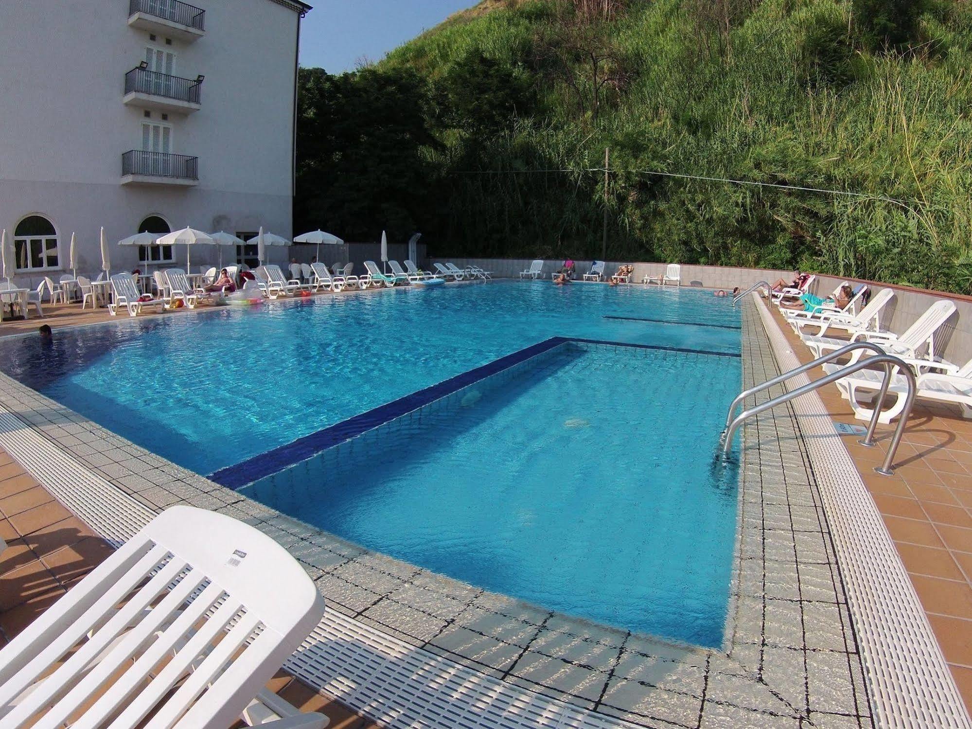 Hotel Total Family Fuscaldo Extérieur photo