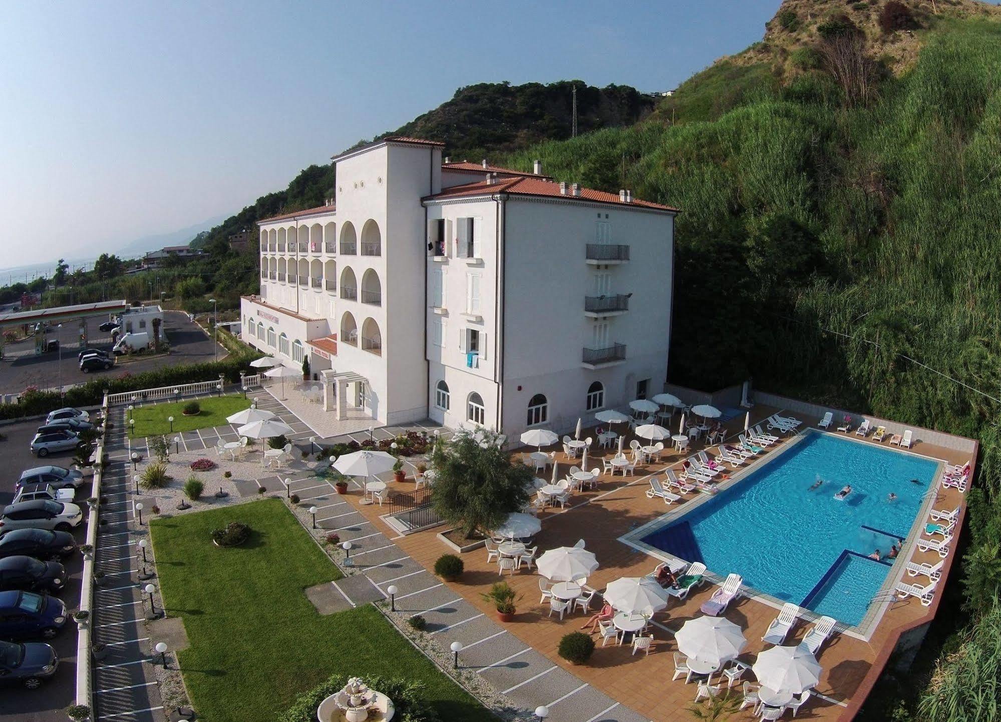 Hotel Total Family Fuscaldo Extérieur photo